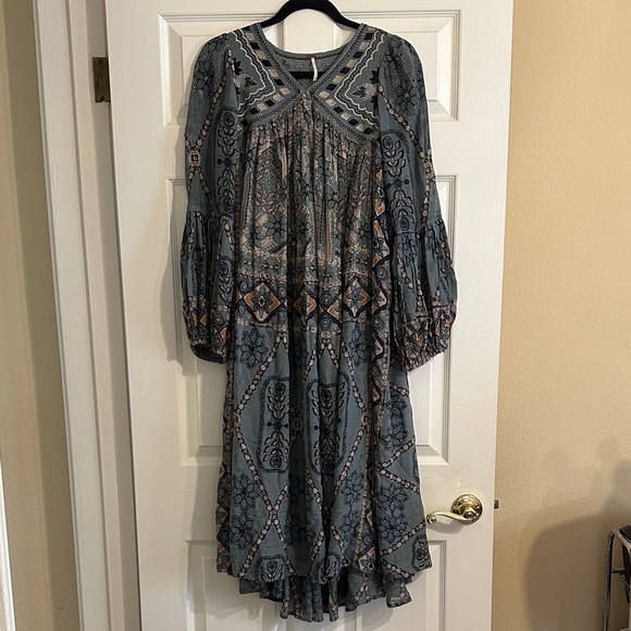 Free People Dresses & Skirts - Free People Pink City Midi Dress Boho Embroidered